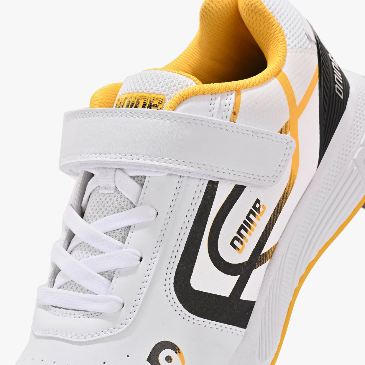 DNINE KINGS CRICKET SPIKES