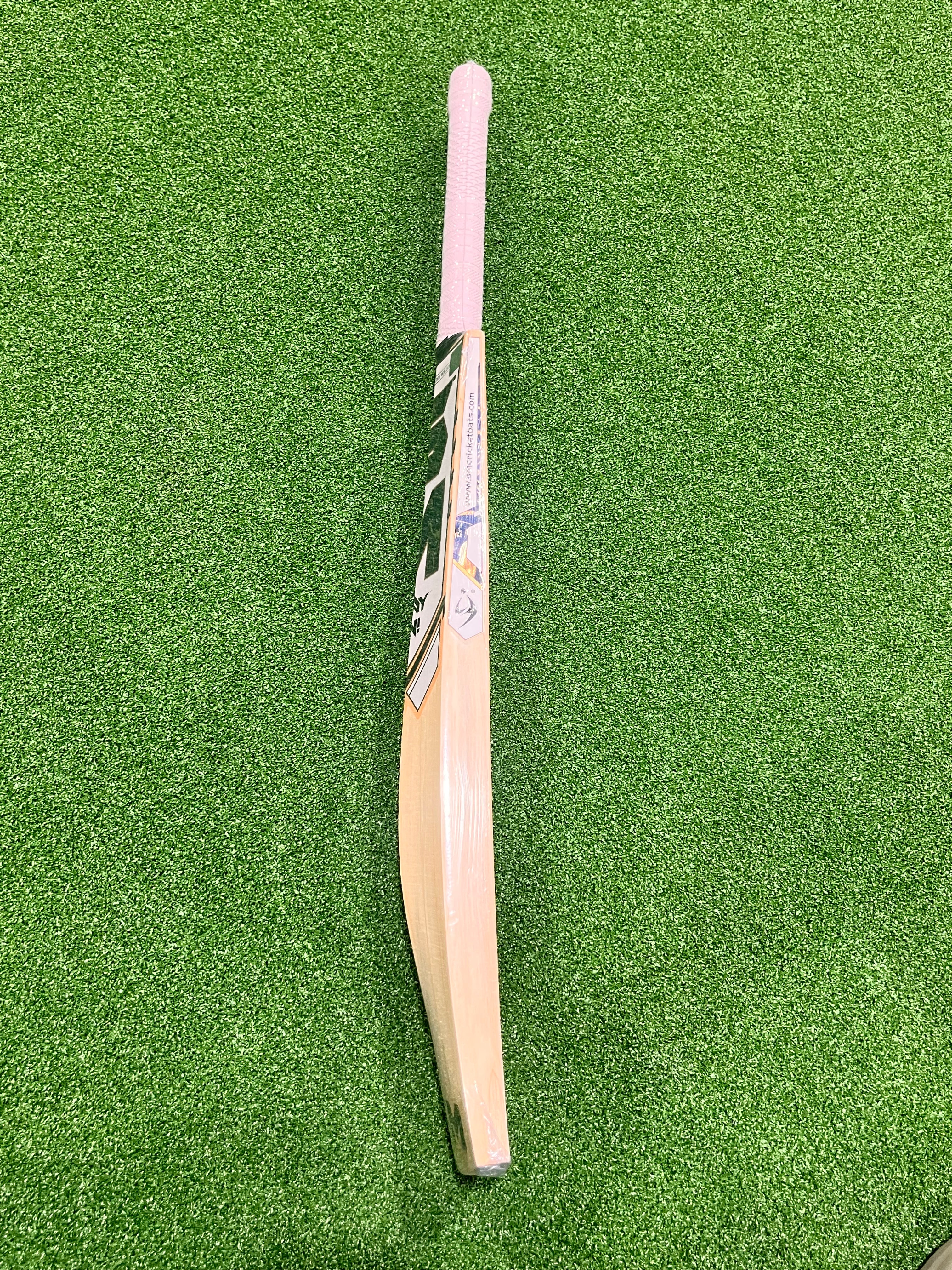 SM BEAST CRICKET BAT