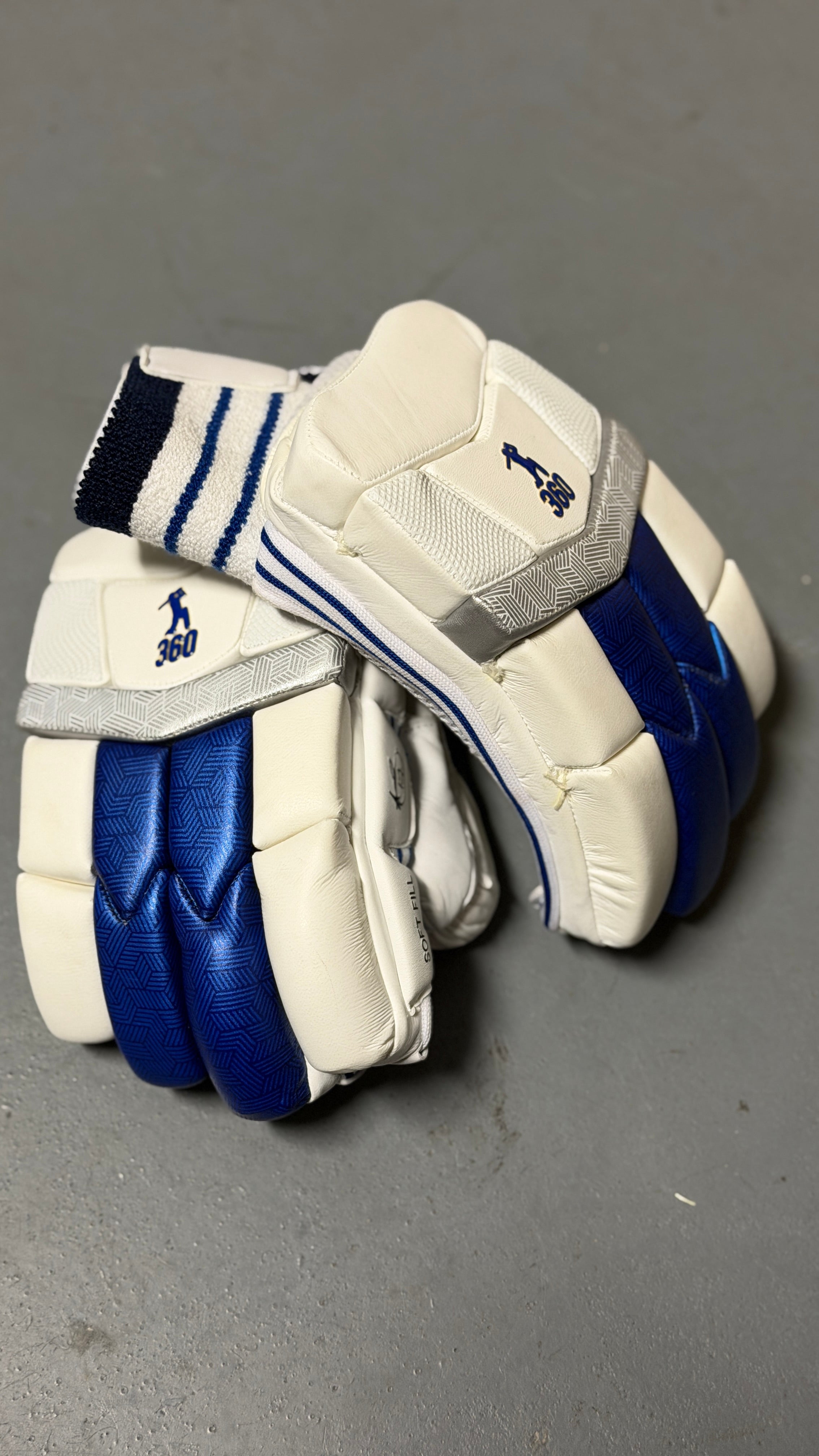 EM - 360 Legacy Batting Gloves