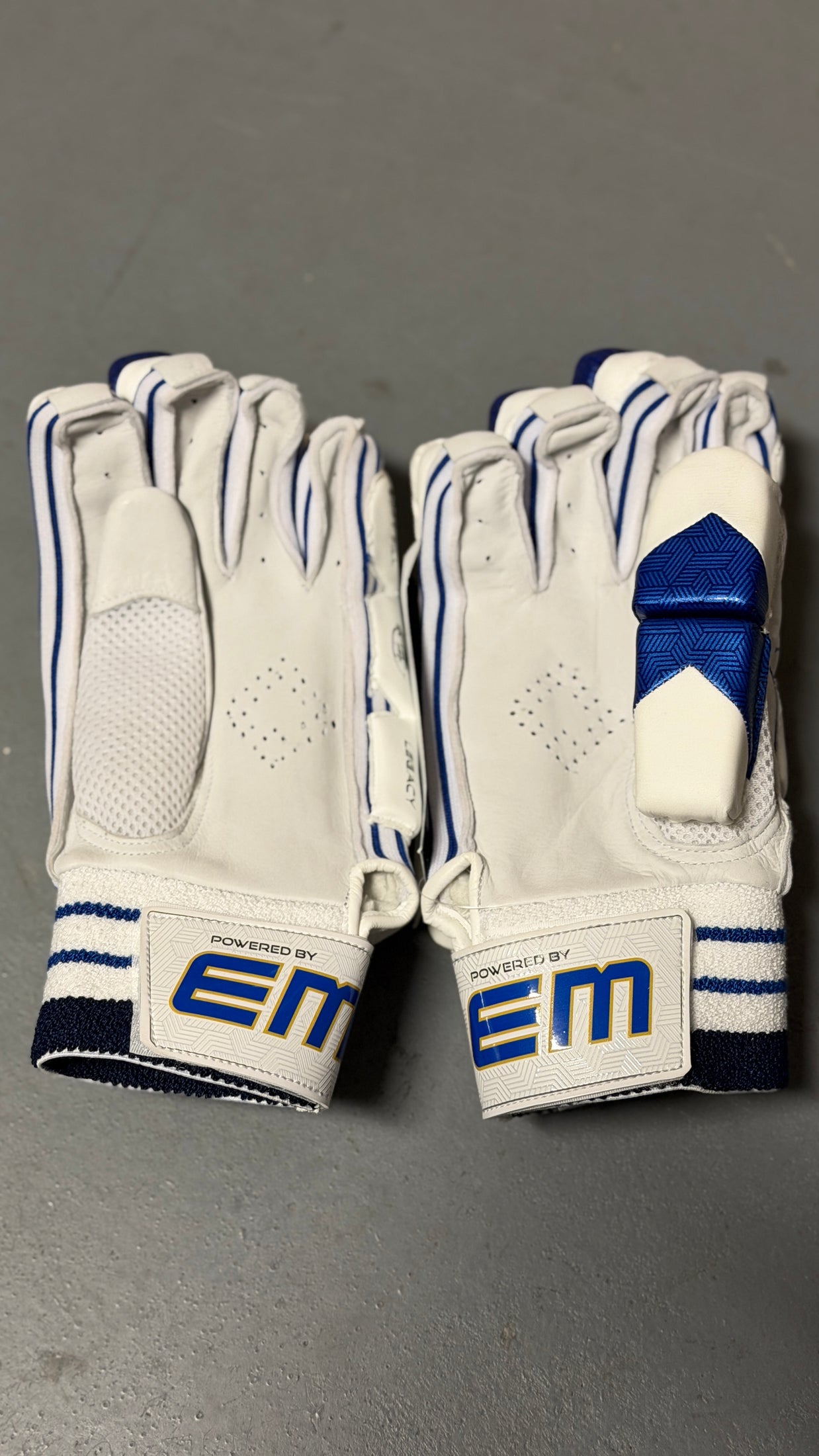 EM - 360 Legacy Batting Gloves