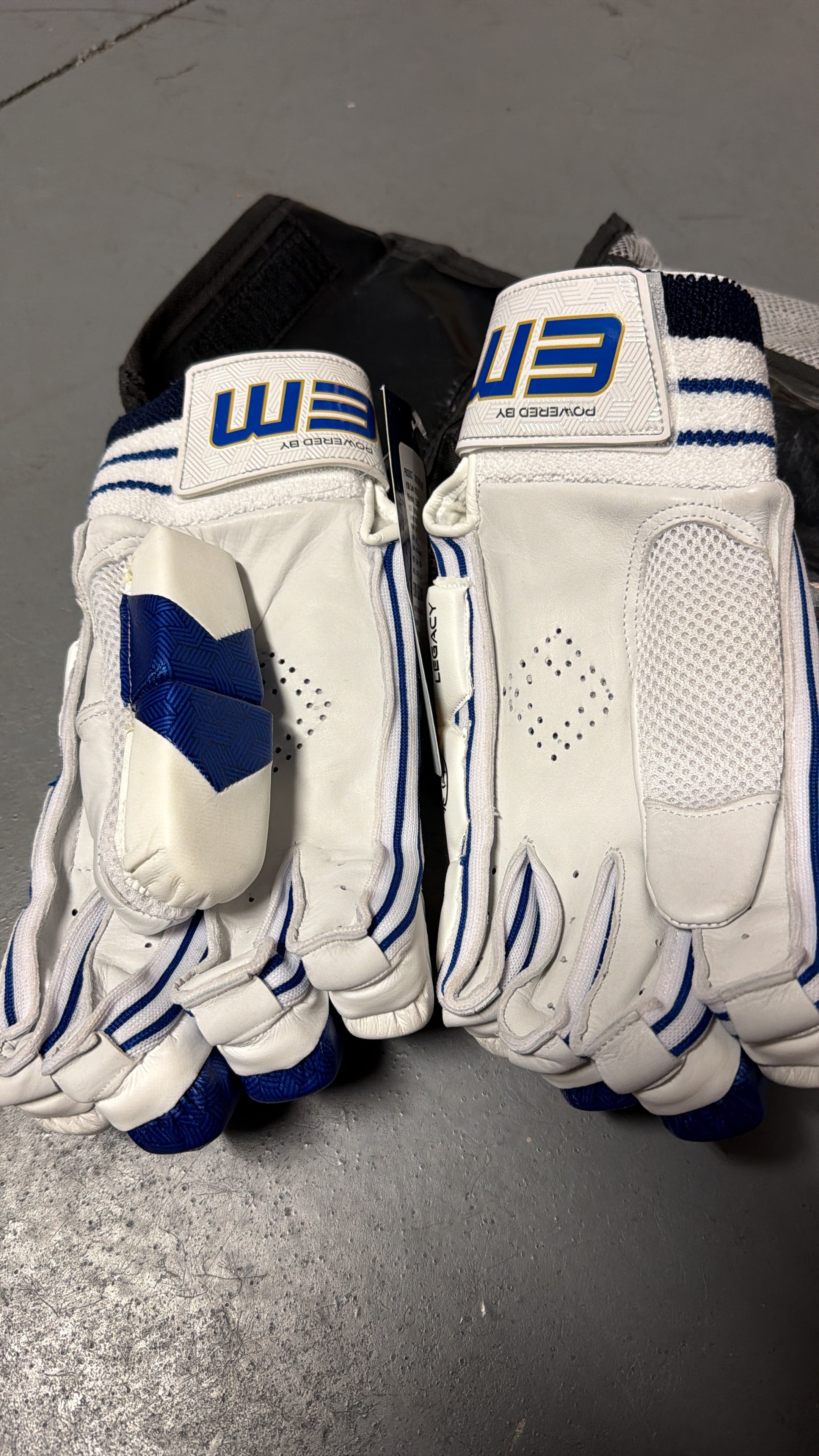 EM - 360 Legacy Batting Gloves