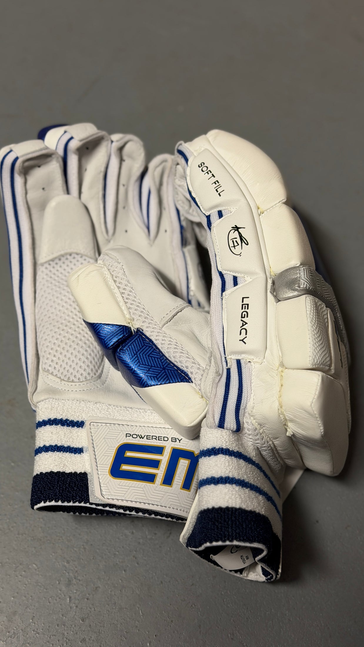 EM - 360 Legacy Batting Gloves