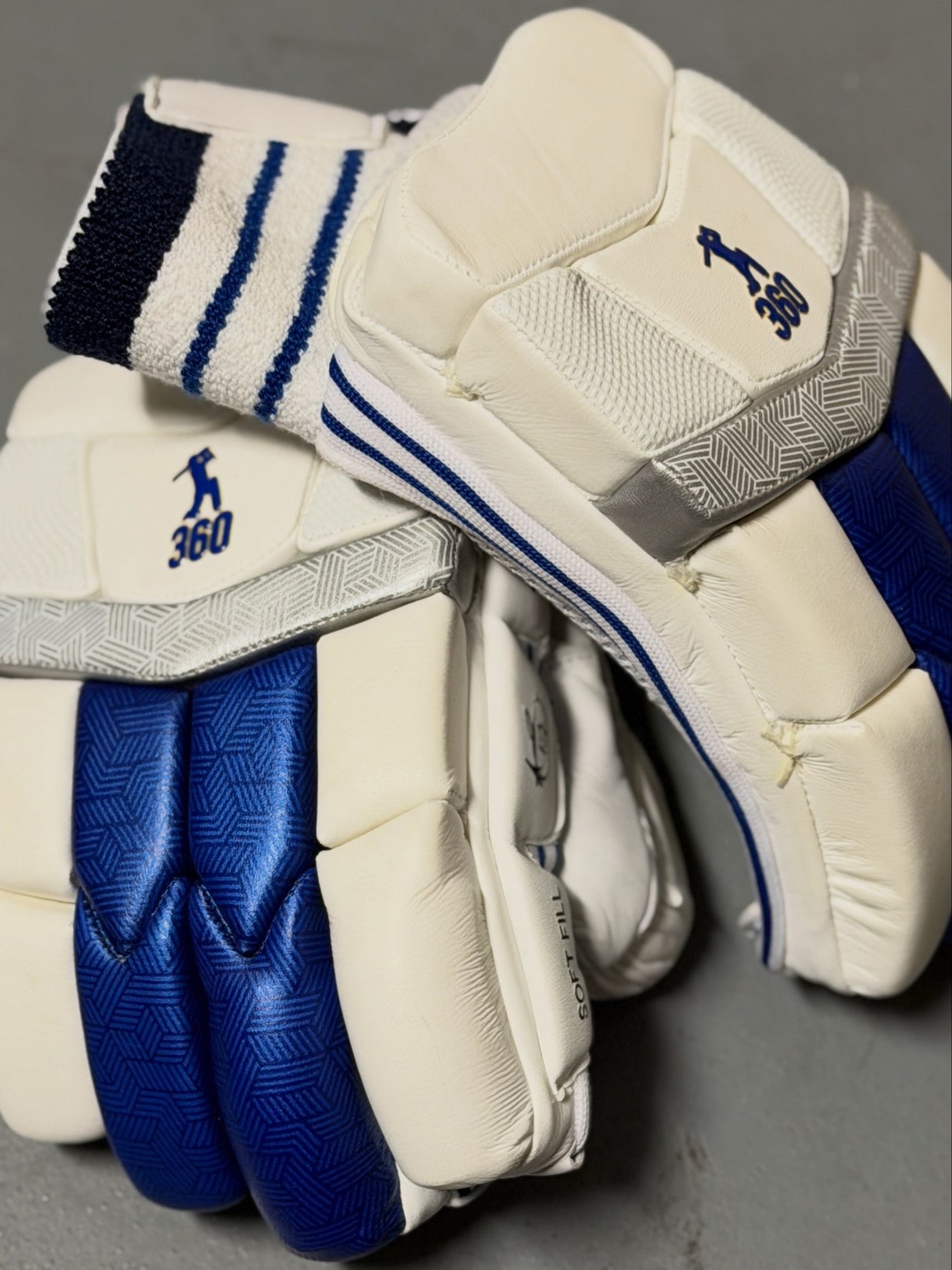 EM - 360 Legacy Batting Gloves