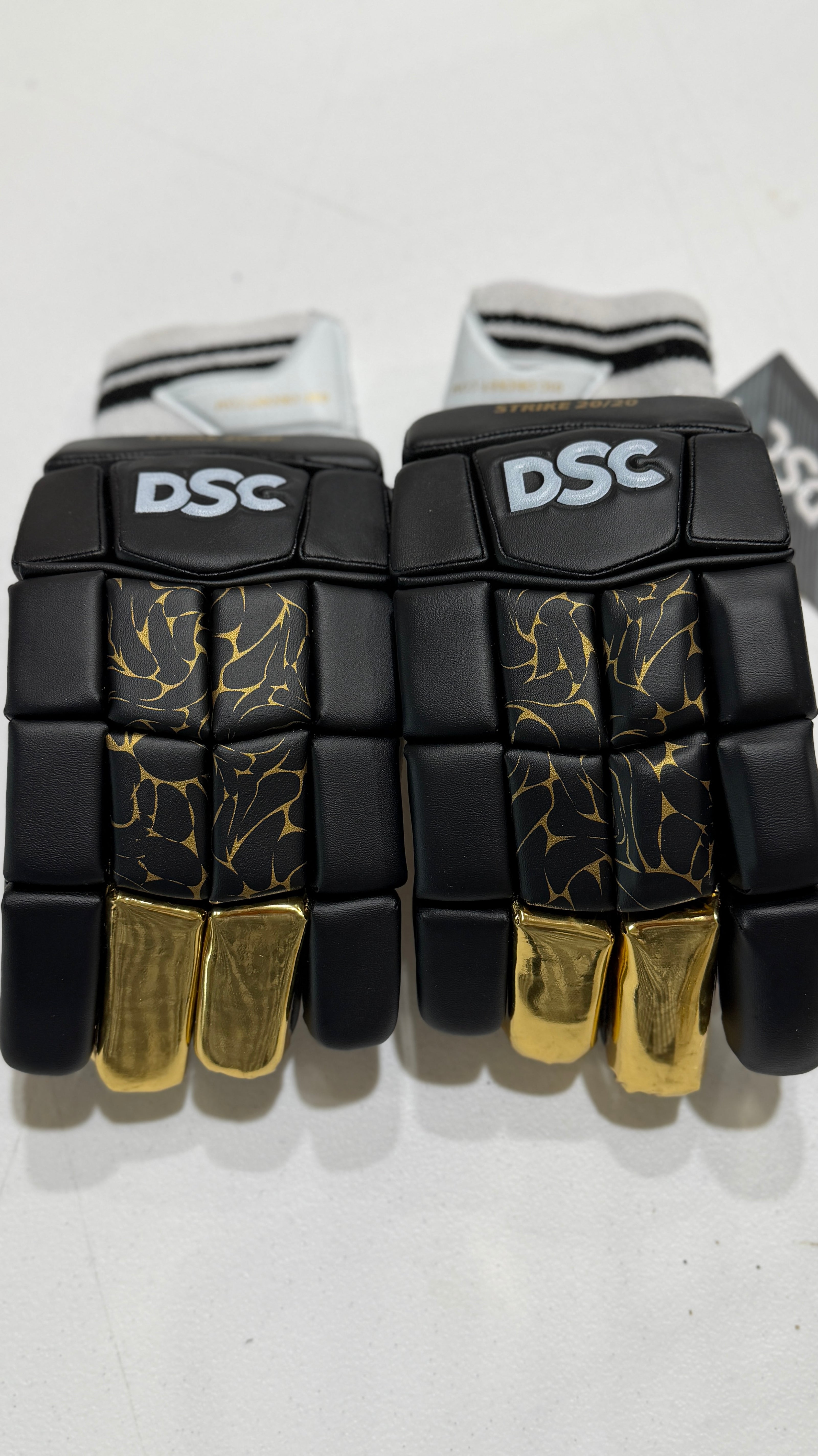 DSC Strike 20/20 Batting Gloves